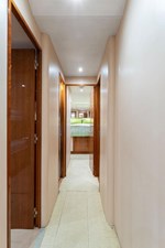 No Name 27 27_2795305_2008_hatteras_68_convertible_forward_vip_stateroom
