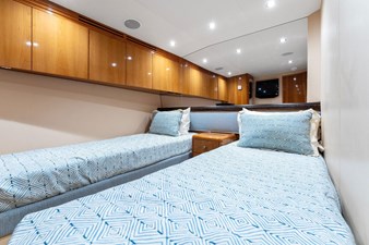 No Name 30 30_2795305_2008_hatteras_68_convertible_guest_stateroom