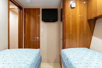 No Name 32 32_2795305_2008_hatteras_68_convertible_guest_stateroom