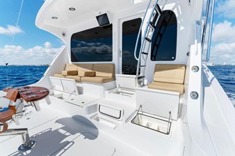 No Name 59 59_2795305_2008_hatteras_68_convertible_cockpit