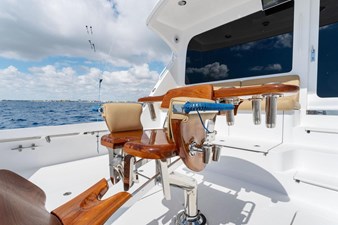 No Name 64 64_2795305_2008_hatteras_68_convertible_cockpit