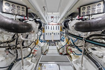 No Name 82 82_2795305_2008_hatteras_68_convertible_engine_room