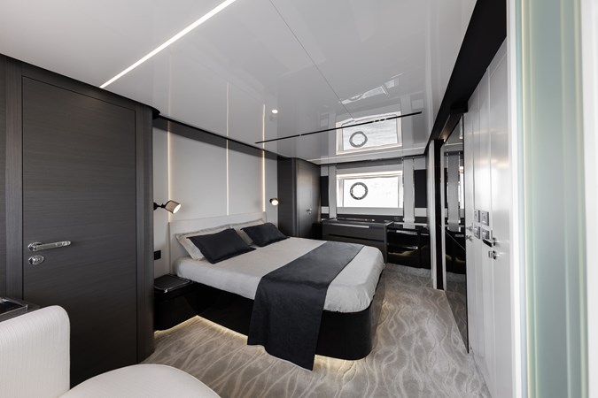 Never Give Up Azimut S8 Master Stateroom