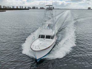 BLUE FIN IV 31 Running Shot Bow View