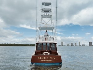 BLUE FIN IV 32 Transom View