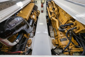 BLUE FIN IV 23 Engine Room