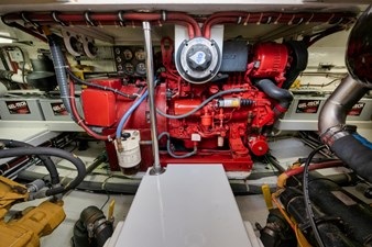 BLUE FIN IV 24 Engine Room