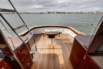 BLUE FIN IV 18 Cockpit