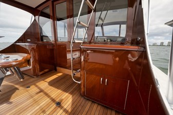BLUE FIN IV 19 Cockpit