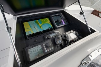 BLUE FIN IV 3 Helm Electronics