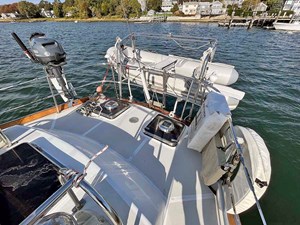 NEW HORIZONS 38 Aft Deck and Davits