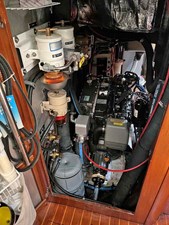 NEW HORIZONS 45 Engine Room Aft