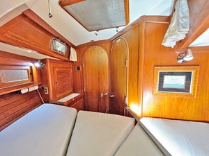 NEW HORIZONS 22 Foward Cabin, Looking Aft 