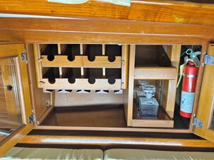 NEW HORIZONS 6 Liquor Cabinet Detail