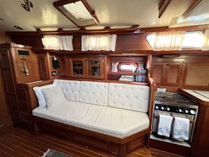 NEW HORIZONS 4 Starboard Salon, Wine Rack