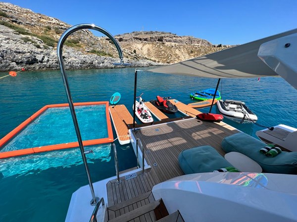 STERN - AZIMUT GRANDE 35 2022