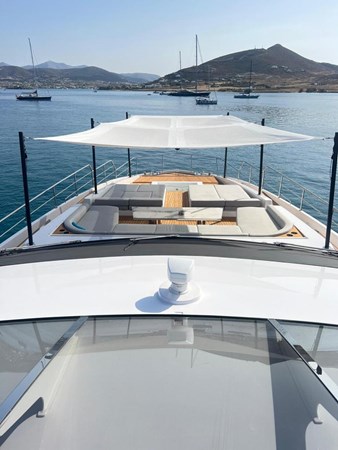BOW  - AZIMUT GRANDE 35 2022