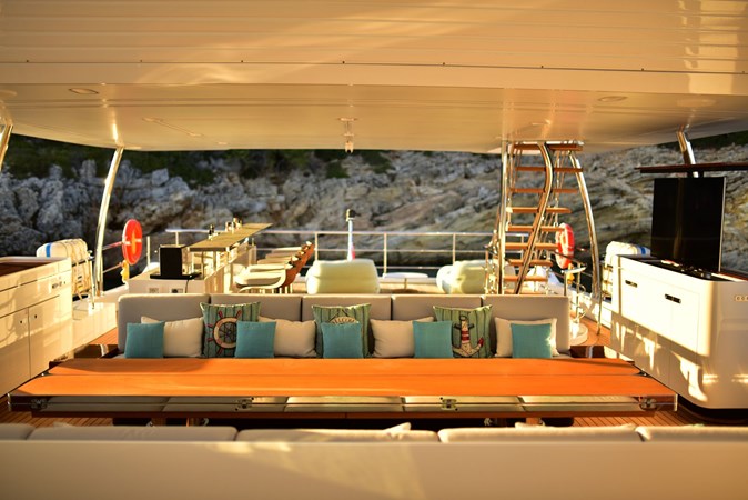 dining table flybridge