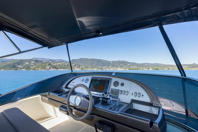 yachtImage_ext_791_19334