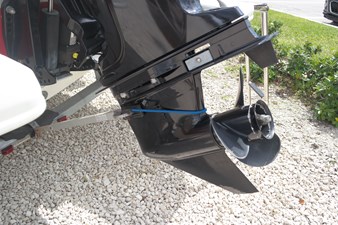 BAYLINER ELEMENT XL  5 6engine lower unit