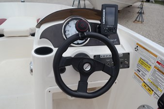 BAYLINER ELEMENT XL  7 8helm