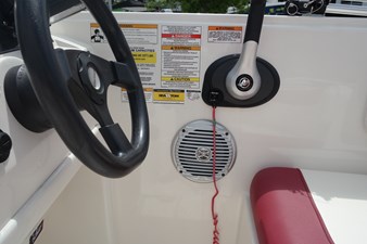 BAYLINER ELEMENT XL  8 9stbd speaker