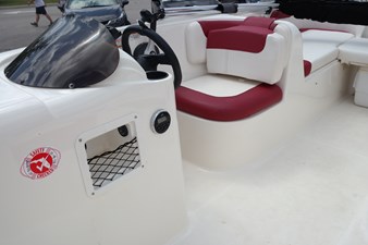 BAYLINER ELEMENT XL  9 10stbdseating