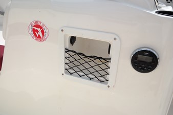 BAYLINER ELEMENT XL  10 11stereo control