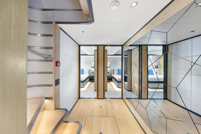 Lower Deck - Guest Foyer