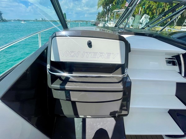19_2016 33 Monterey 335 Sport Yacht