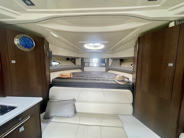 33_2016 33 Monterey 335 Sport Yacht