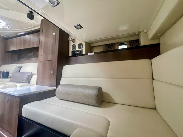 37_2016 33 Monterey 335 Sport Yacht