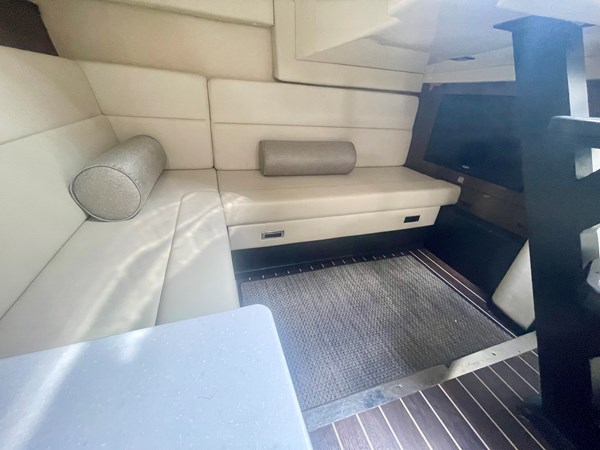 38_2016 33 Monterey 335 Sport Yacht