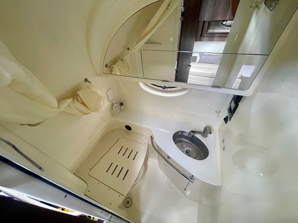 45_2016 33 Monterey 335 Sport Yacht