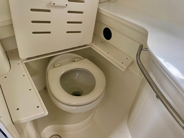 47_2016 33 Monterey 335 Sport Yacht