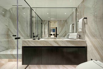 LEGASEA 27 BATHROOM PORT AFT VIP