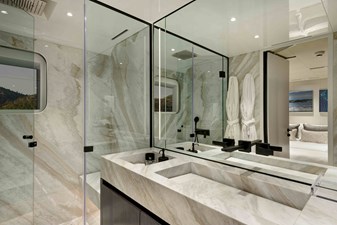 LEGASEA 29 BATHROOM PORT AFT VIP