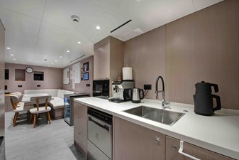 LEGASEA 35 CREW AREA