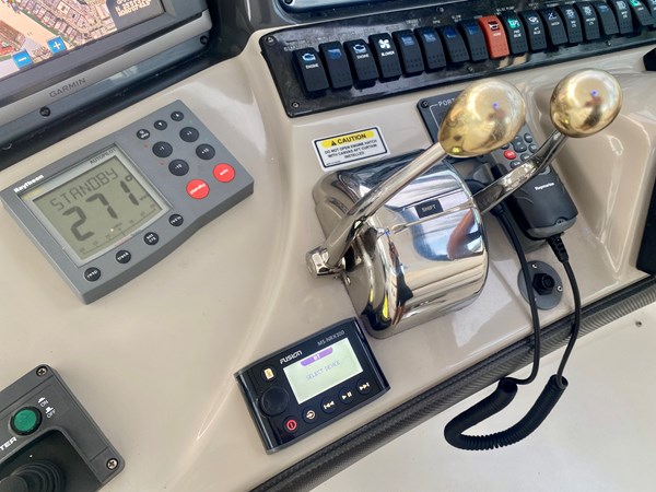 18_2005 42ft Sea Ray 420 Sundancer SOUTHSIDE