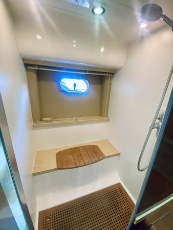 34_2006 70ft  Viking Sport Cruisers 70 Motor Yacht GRAND CRU