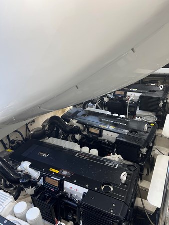 32_2009 75ft Lazzara LSX 75 BG