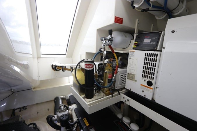 36_2009 75ft Lazzara LSX 75 BG