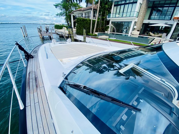 7_2010 60ft Sunseeker Predator ESSENCE
