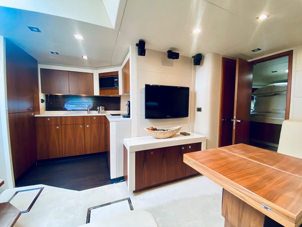 59_2010 60ft Sunseeker Predator ESSENCE