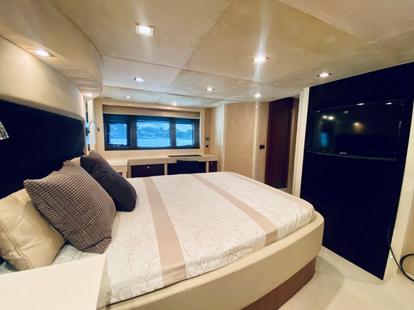 68_2010 60ft Sunseeker Predator ESSENCE