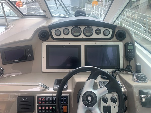 11.2_2011 42ft Cruisers Yachts 420 Sports Coupe