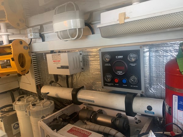 17_2001 47ft Cabo Convertible KNOT DIGGIN