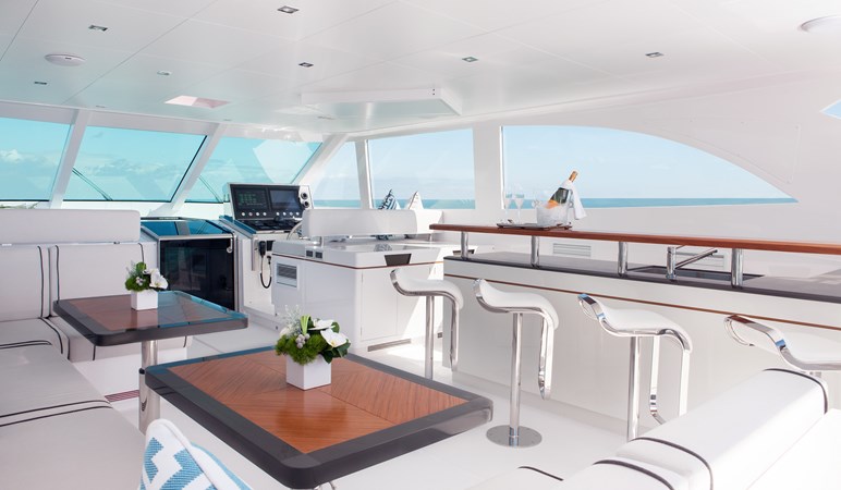 Horizon RP110 open flybridge with settee and bar stools. 
