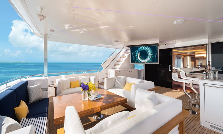 Horizon FD100 sistership aft deck with bar and TV. 