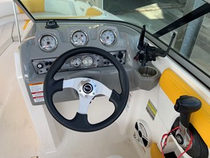 Chaparral 21 Sport H20 5 06.helm